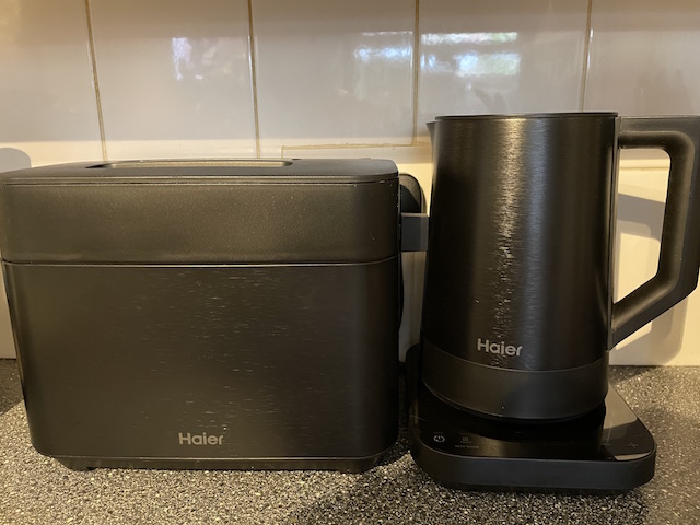 Haier toaster and kettle